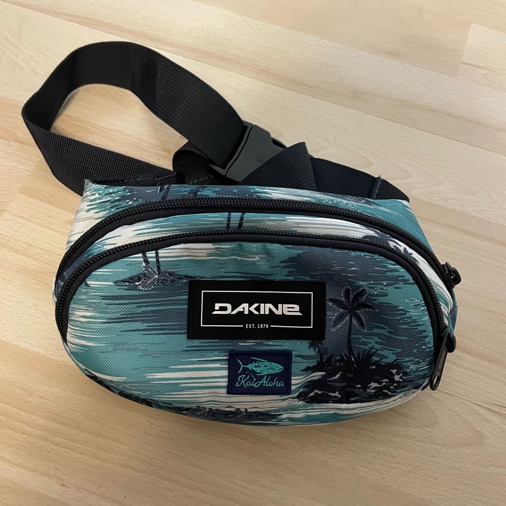 EUC Dakine Belt Bag - Teal Blue Palm Tropical Print Waist Pack / Fanny Pack